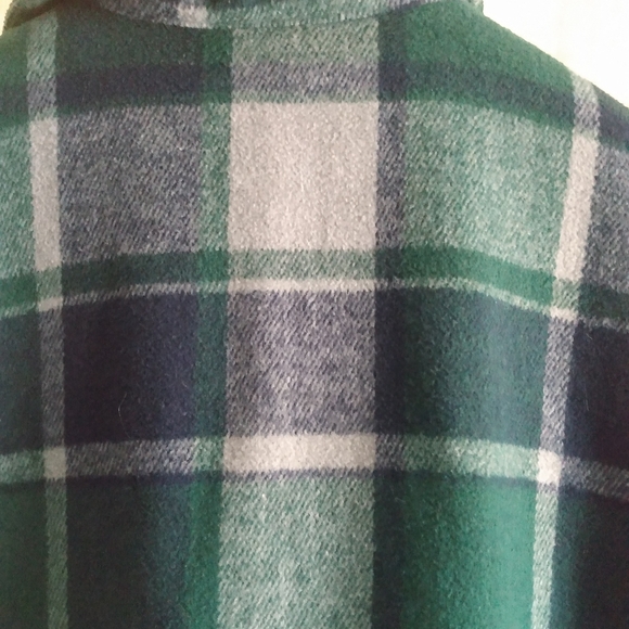 Women's Green Plaid 2XL Button Front Long Sleeved Shacket - Picture 7 of 8